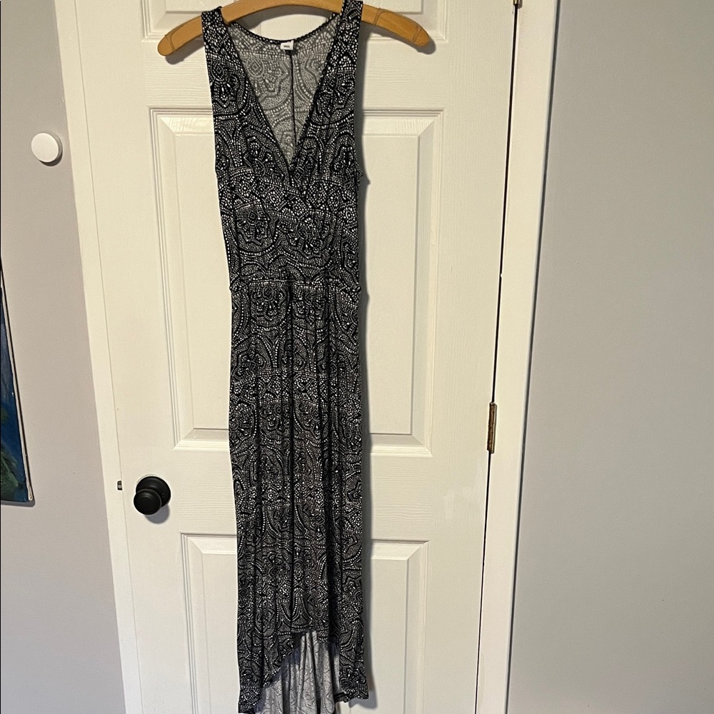 Old Navy Black & White Paisley V-Neck Maxi Dress